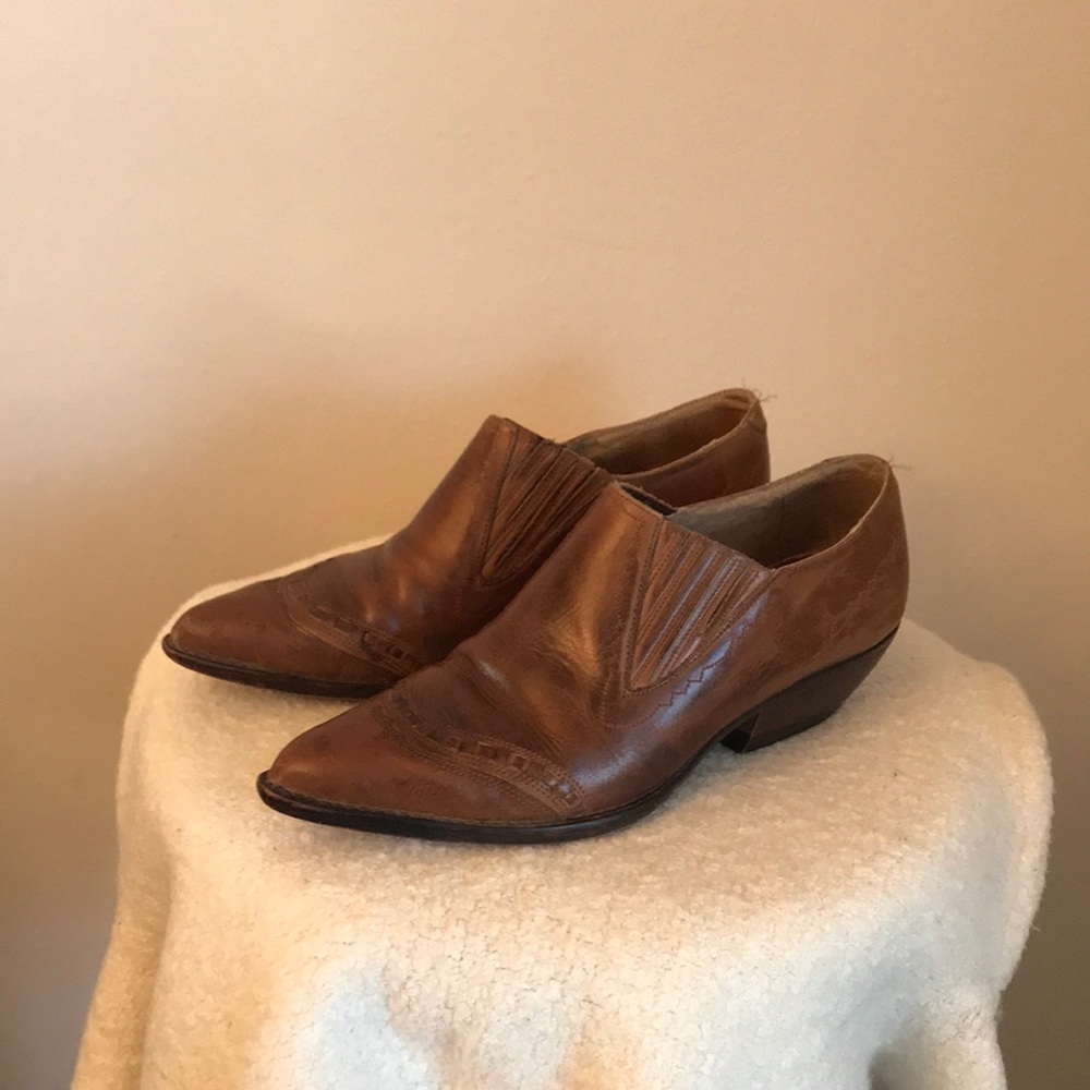 GUESS western ankle boot!